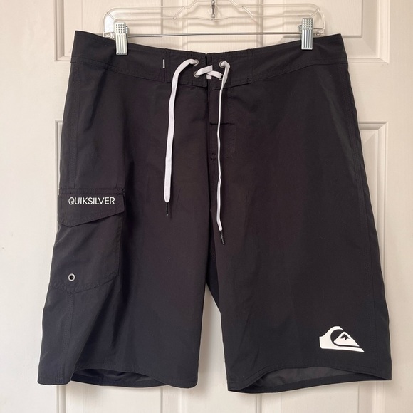 Quiksilver Black Classic Surf Style Board-shorts with Pocket 33 - Picture 3 of 13
